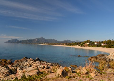 Wunderschöner Blick über den Strand von Torre di Bari