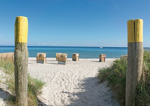 Der lange weiße Sandstrand lädt während Ihrer Yoga Reise zu Erholung und Strandspaziergängen ein