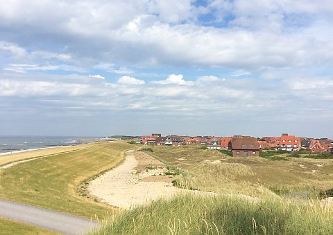 Genießen Sie die Weite der Landschaft auf der Insel Baltrum auf Wanderungen und Spaziergängen