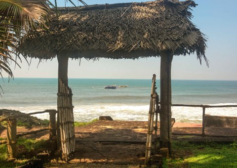 Das Kadaltheeram liegt direkt am Meer - perfekt für einen Strandspaziergang