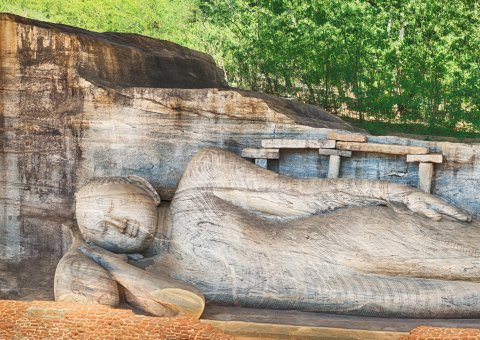 Die Buddha Statue Gal Vihara (auch Gal Viharaya oder Uttararama) wurde im 12. Jahrhundert von Parakramabahu errichtet