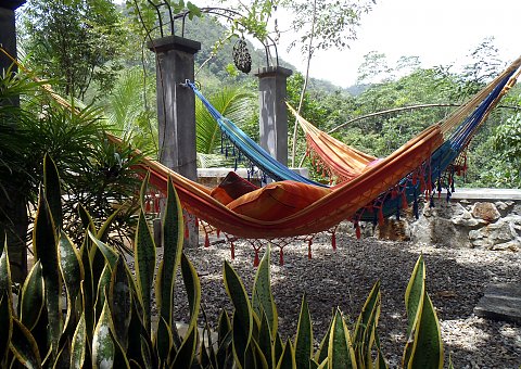 Machen Sie es sich in der Singharaja Garden ECO-Lodge gemütlich