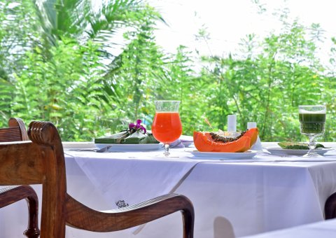 Genießen Sie das volle Aroma einheimischer Früchte im Restaurant der Villa Safira