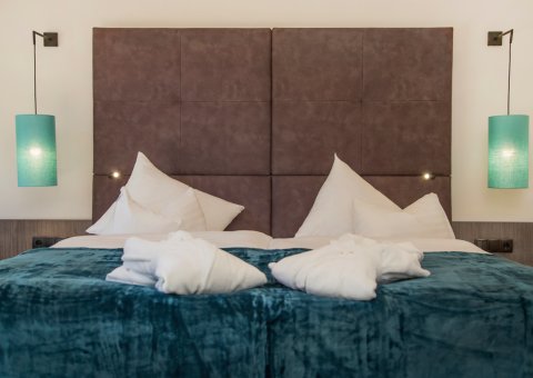 Die Zimmer des Hotels Vier Jahreszeiten sind modern und mit Liebe zum Detail eingerichtet 