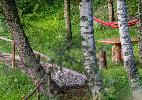 Entdecken Sie den großen und gepflegten Garten des Hotel Gasthof Saalerwirt in Südtirol 