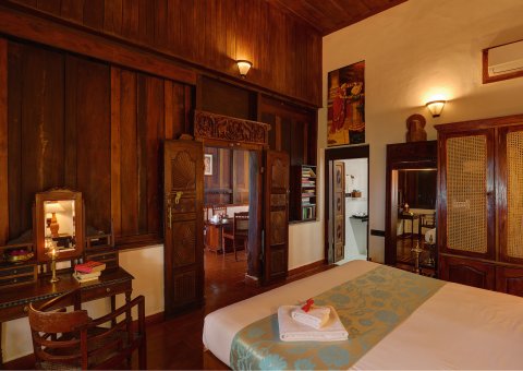 Die Häuer und Zimmer des Somatheeram Ayurveda Beach Resort sind im Keralastil eingerichtet