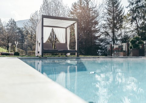 Erfrischen können Sie sich im Pool des Hotel Engel 