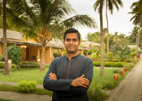 Dr. Vignesh Devraj ist Chefarzt des Sitaram Beach Retreats