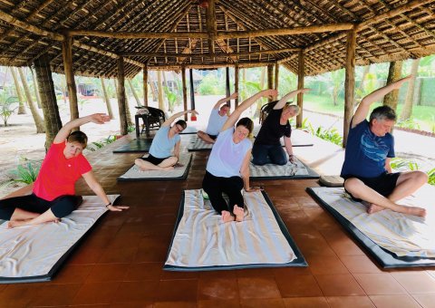 Der Tag startet mit einer Yoga-Stunde in der Natur