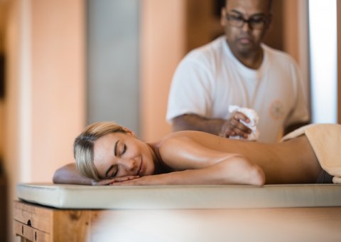 Genießen Sie eine entspannende Ayurveda-Massage im Hotel Engel