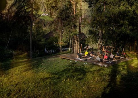 Yoga in unberührter Natur üben