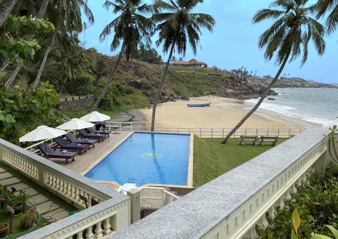 Vom Pool aus haben Sie einen wunderschönen Ausblick auf das Meer