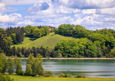 Das Landhaus Tanner befindet sich unweit des wärmsten Sees Oberbayerns, des Waginger Sees