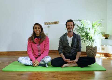 Die Yogalehrer Benoit und Pilie