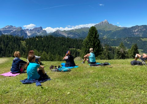 Eine kleine Pause mit Ausblick auf die Südtiroler Bergwelt