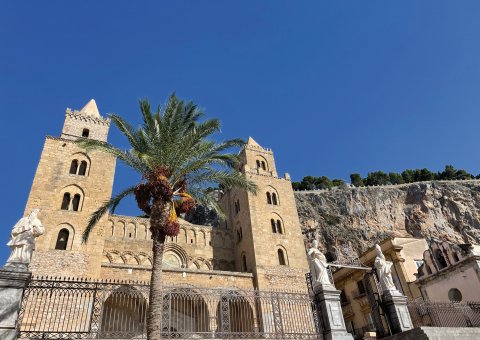 Die Kathedrale Cefalú ist nicht weit vom Hotel Kalura entfernt