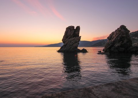 Den Sonnenuntergang am Strand Siziliens erleben