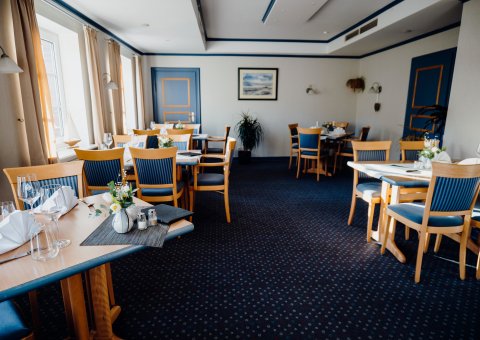 Im gemütlich eingerichteten Restaurant saisonale Speisen genießen