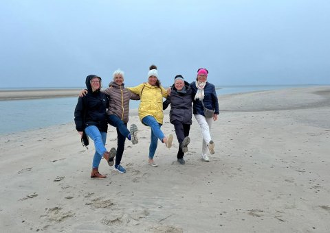 Strahlende Yogis auch bei bewölktem Himmel