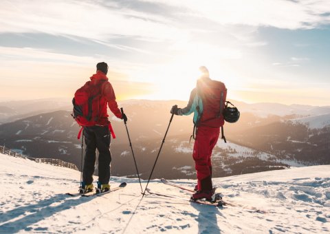 Genießen Sie das winterliche Bergpanorama