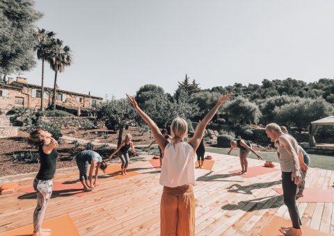 Sie genießen tägliche Yoga-Einheiten in der Yoga-Halle oder auf der Außenplattform