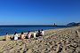 Während der Yoga-Woche im Hotel Galanias findet die Yoga-Stunde auch mal am Strand statt